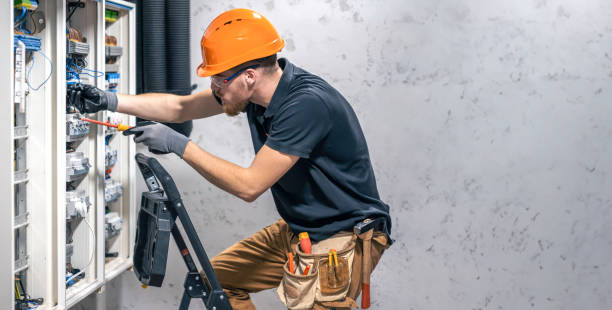 Best Commercial Electrician Services  in Smithville, TX
